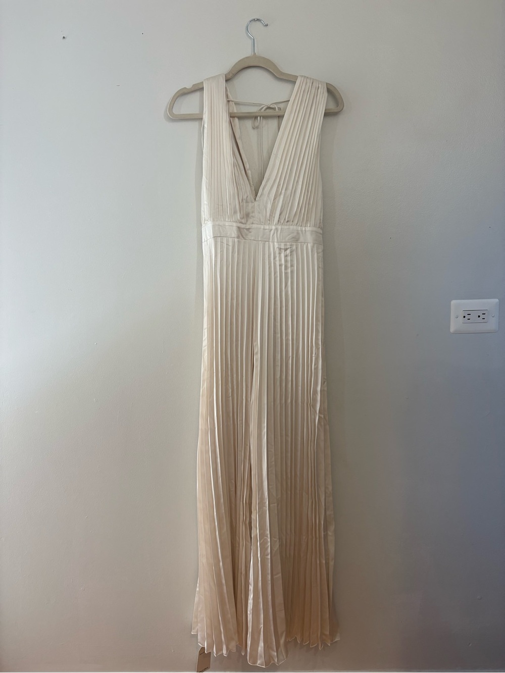Elegant Cream Pleated V-Neck Jumpsuit